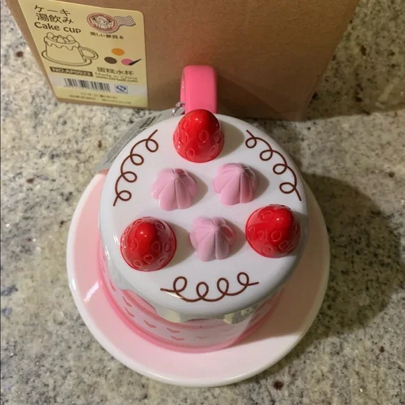 Plastic cute dessert looking cup - Picture 3 of 8